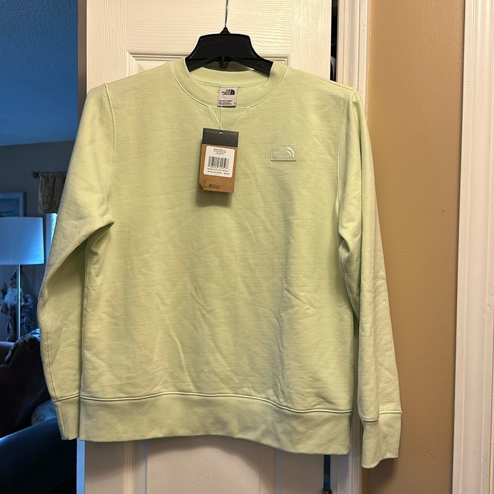New with tags…northface women sweatshirt